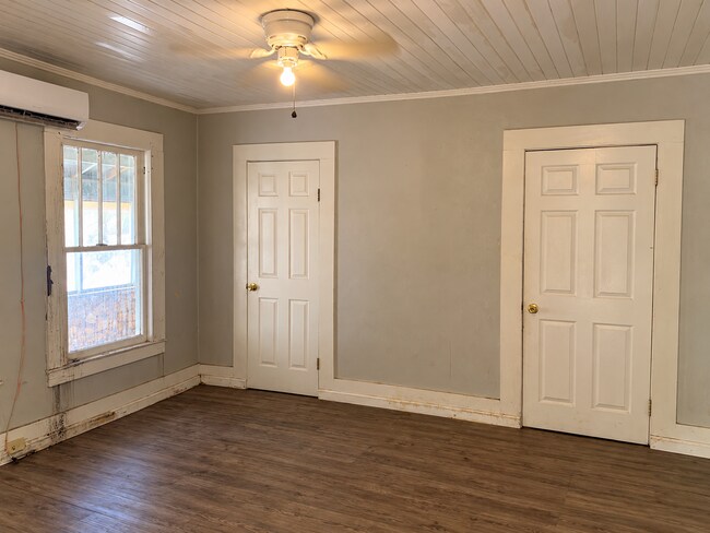 Building Photo - 1422 Gillespie Ave