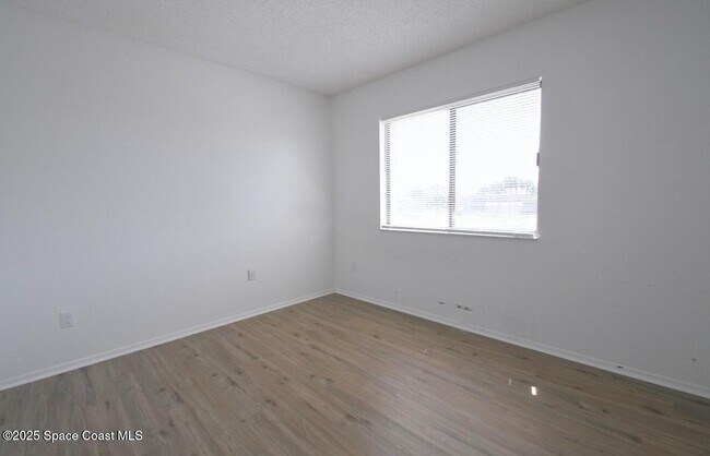 Building Photo - 1011 Abada Ct NE