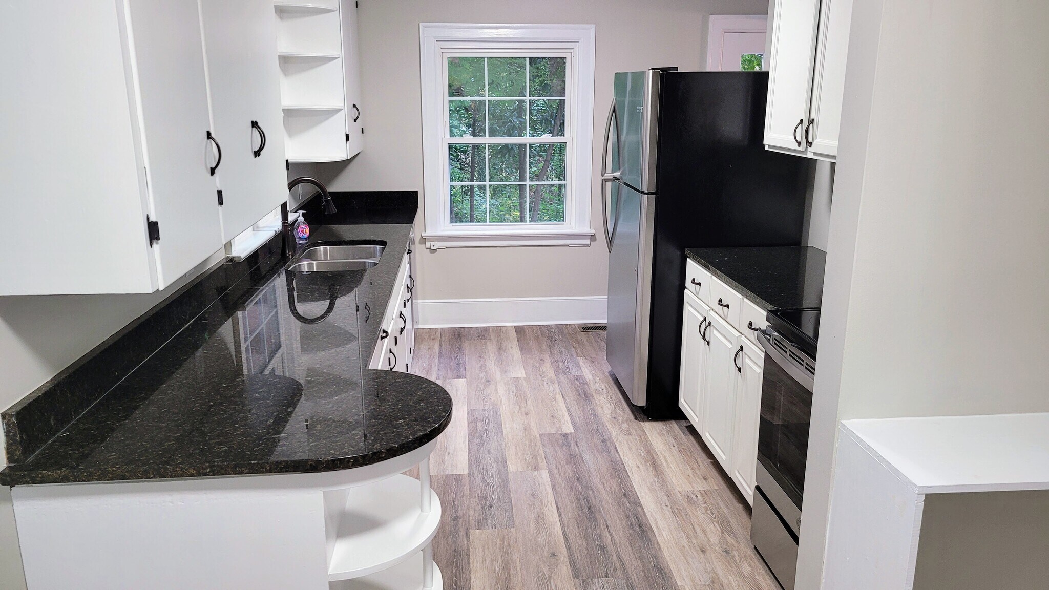 Kitchen - 625 Sunset Dr