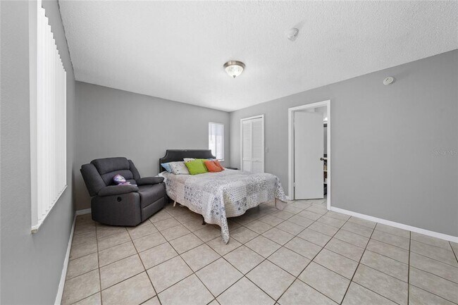 Building Photo - 4855 Kingston Cir