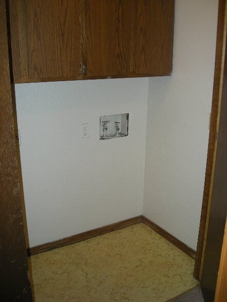 Building Photo - 716 Swan Lake Rd