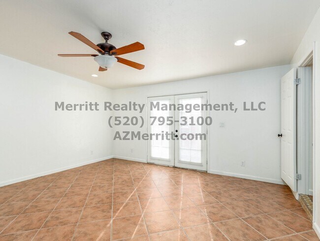 Building Photo - Sam Hughes 4 bedroom, 3 bath home with was...