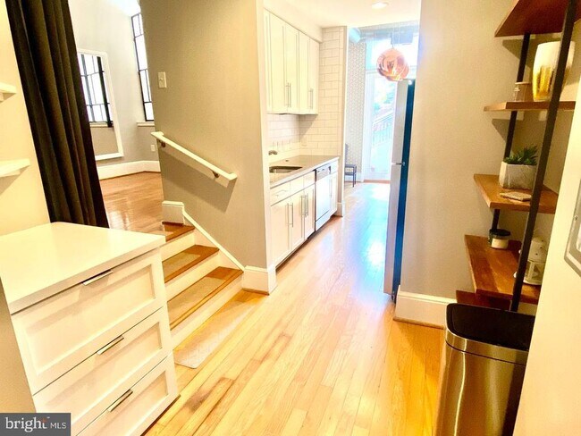 Building Photo - 2035 2nd St NW