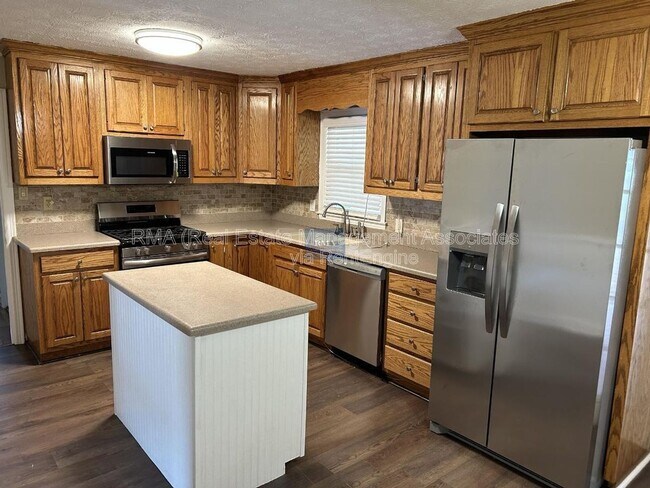 Building Photo - 411 Dora St