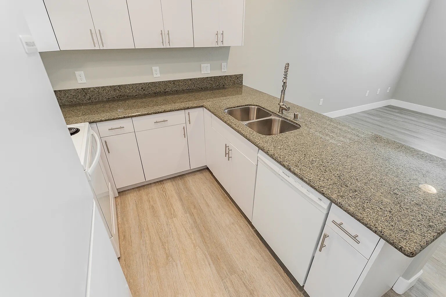 Building Photo - 1701 S Dandelion St