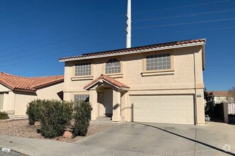 Building Photo - 4 bedrooms, 2.5 baths Located in Whitney R...