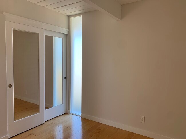 Building Photo - 5559 Greenridge Rd