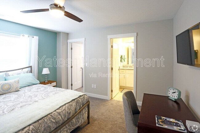 Building Photo - 115 Valor Dr