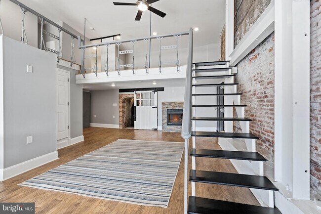 Building Photo - 310 N 13th St