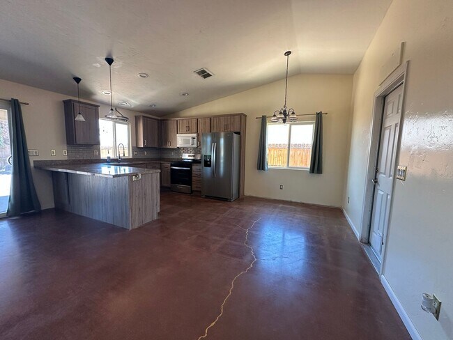 Building Photo - *$100.00 off 1st months Rent Move in Special!*Open Concept 3 Bedroom 2 Bath Home