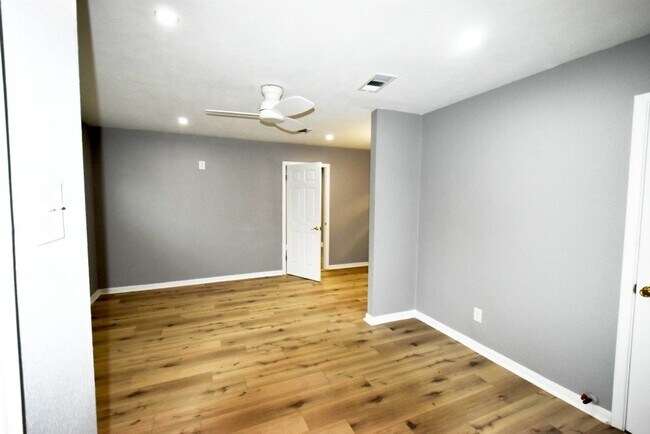 Building Photo - 10213 Fairland Dr