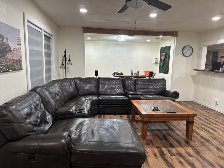 Building Photo - 4609 Elgin Ave