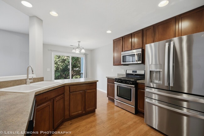 Building Photo - 337 Devoe Dr