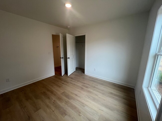 Building Photo - Newly built 3 bedroom 2 bathroom in East T...