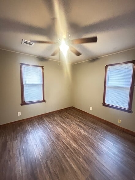 Building Photo - 524 E Atkinson Dr