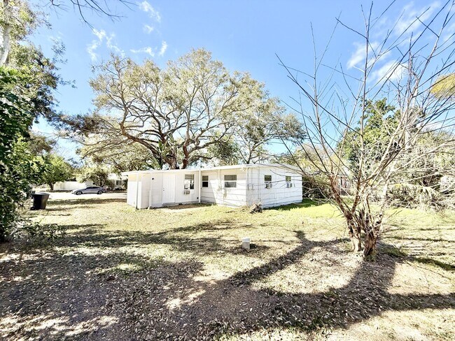 Building Photo - 7111 Onyx Dr N