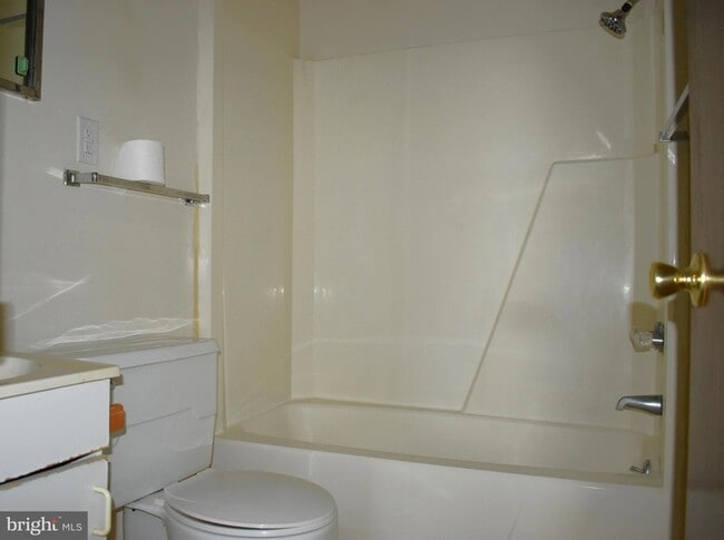 Building Photo - 5986 Broad St