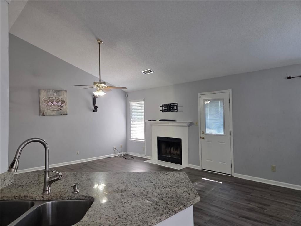 Building Photo - 1155 Riverside Trce