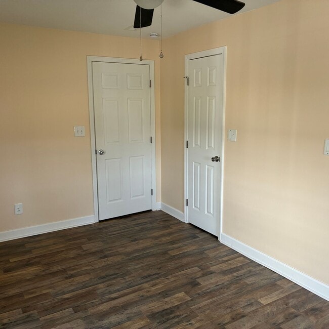 Building Photo - 4 Bedroom 3 Bath Home in Winnabow, NC