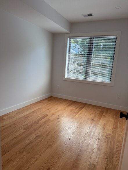 Building Photo - 27 Greycliff Rd