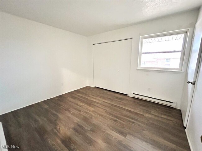 Building Photo - 201 Burton Dr