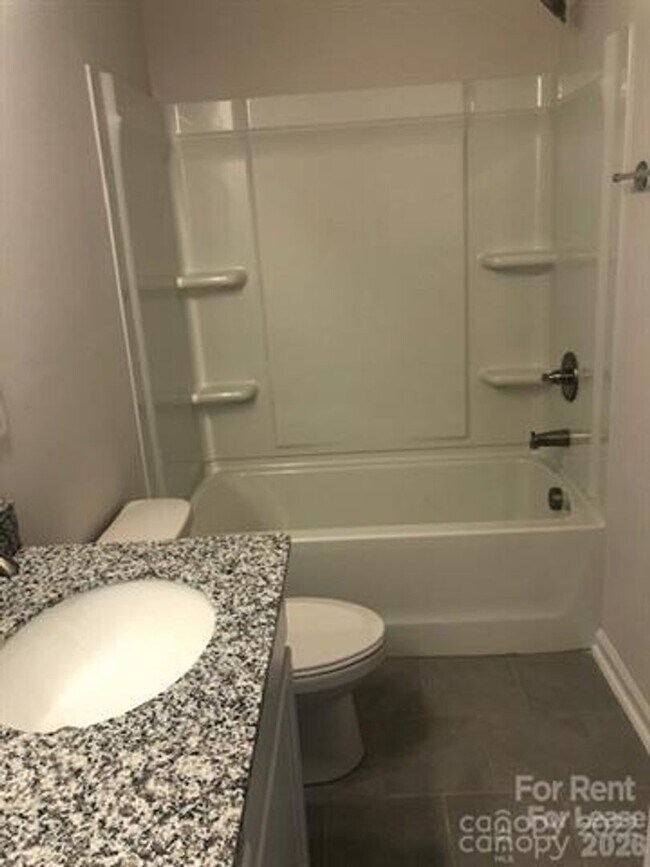Building Photo - 3 bedroom townhome available now!