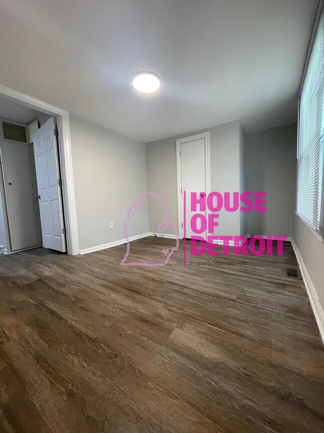 Building Photo - 3 BEDROOM 1 BATH SINGLE FAMILY HOME~ WARREN
