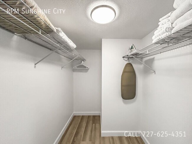 Building Photo - 6121 Palma Del Mar Blvd S