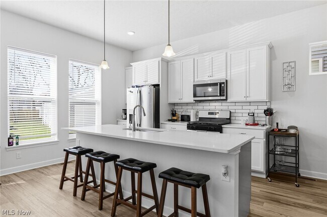 Building Photo - 2256 E 100th St