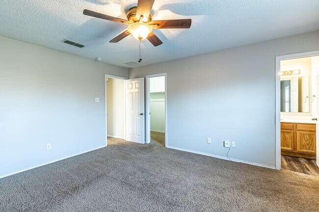 Building Photo - Half off First Full Month's rent ! /Quick Commute To Tech and Med Centers/ South Plains Electric ...
