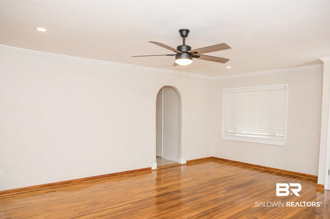 Building Photo - 7099 Pinehill Rd
