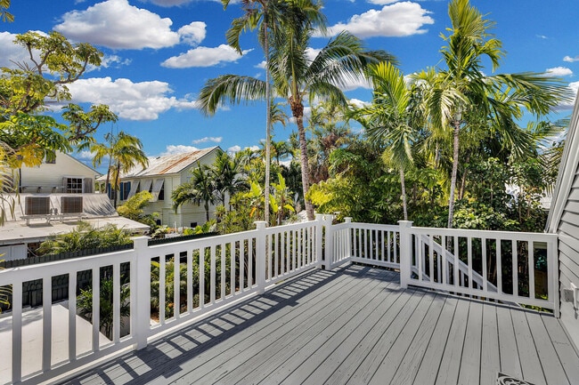 Building Photo - 1420 Petronia St