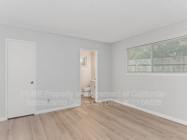 Building Photo - 5047 Sparrow Ct