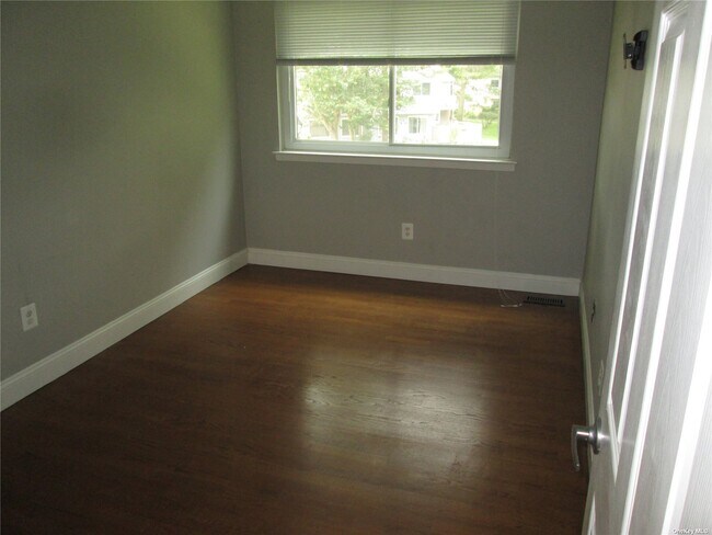 Building Photo - 229 Springmeadow Dr