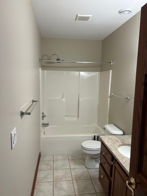 Full Bathroom - 19155 Hi View Dr