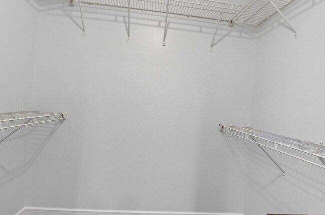 Building Photo - 725 Heron Dr