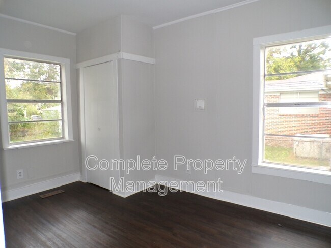 Building Photo - 521 62nd St