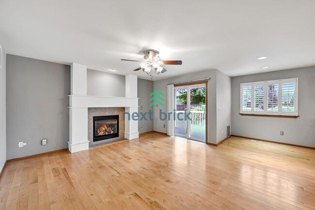 Building Photo - Beautiful 3 Bed, 2.5 Bath Parkside Home – ...