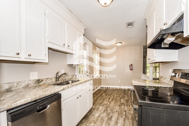 Building Photo - 449 Parlock Rd