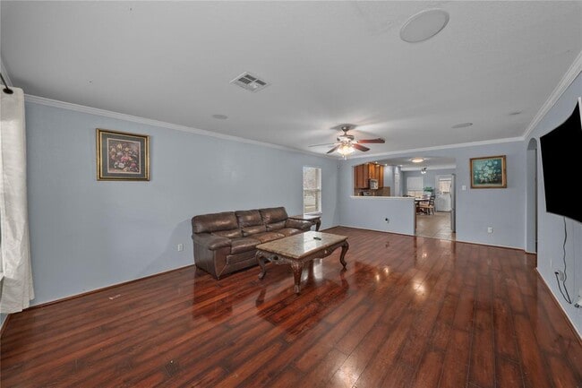 Building Photo - 111 Lynn Crest Bend