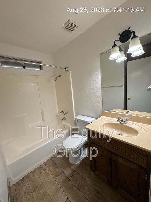 Building Photo - 2025 S Pinkham St