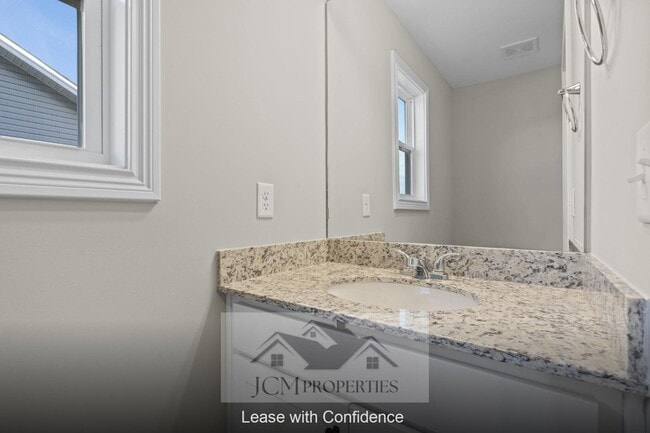 Building Photo - 905 Camden Ct