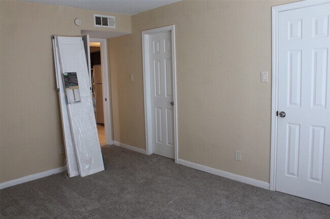 Building Photo - 16111 Aspenglenn Dr