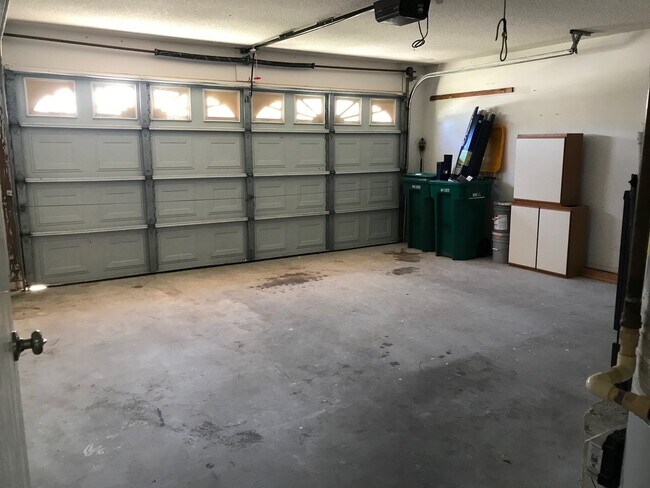 Building Photo - 164 Oak Lake Rd