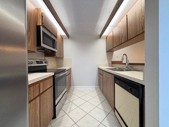 Building Photo - 1402 14th Way