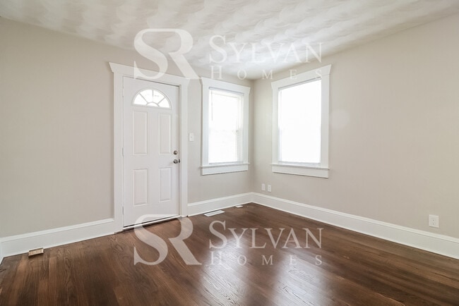 Building Photo - Enjoy living the good life in this 3 bedroom, 1 bathroom home