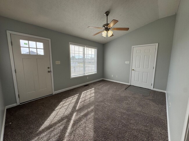 Building Photo - Spacious 3 bedroom, two bathroom home close to GM, Magna and Industrial Park