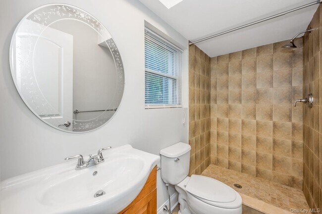 Building Photo - 85 Park Ave