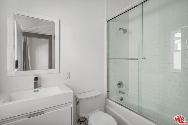 Building Photo - 451 N Orange Grove Ave