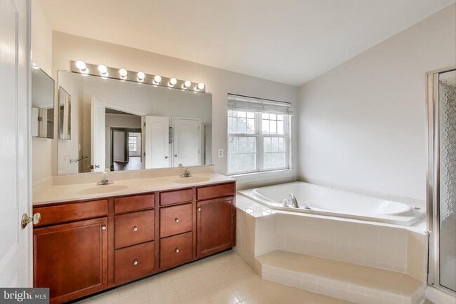 Building Photo - 22514 Airmont Woods Terrace